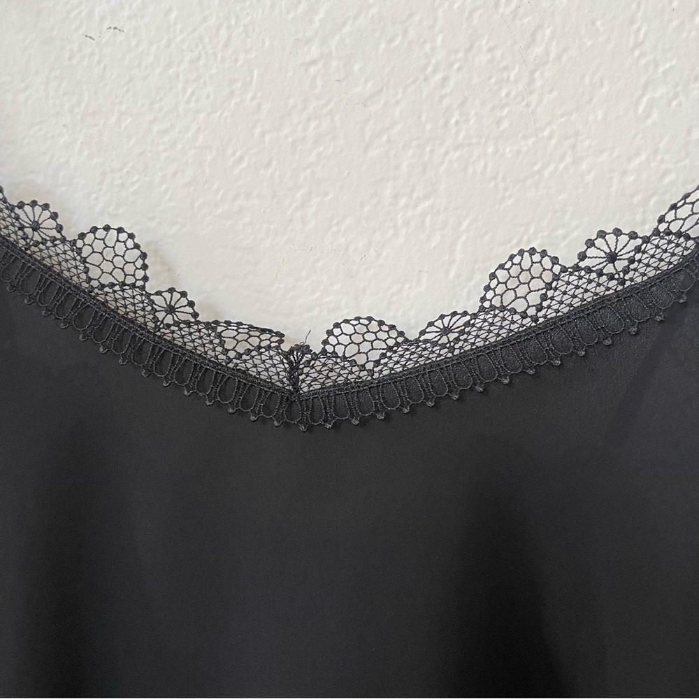BCBG Black Lace Trim Camisole Crop Top Loose Flowy Cropped Cami tank XS NWOT - Picture 7 of 12
